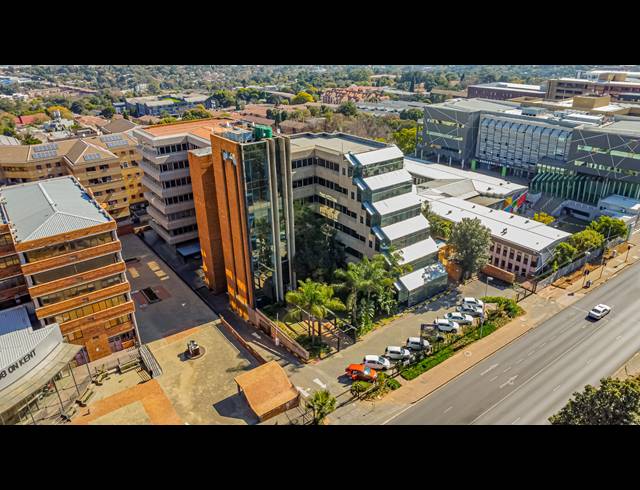 1,100M² OFFICE TO LET IN FERNDALE